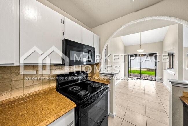 Building Photo - 1001 Greenbriar Loop