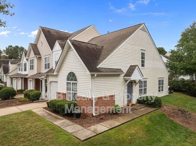 Building Photo - 949 Pensford Dr