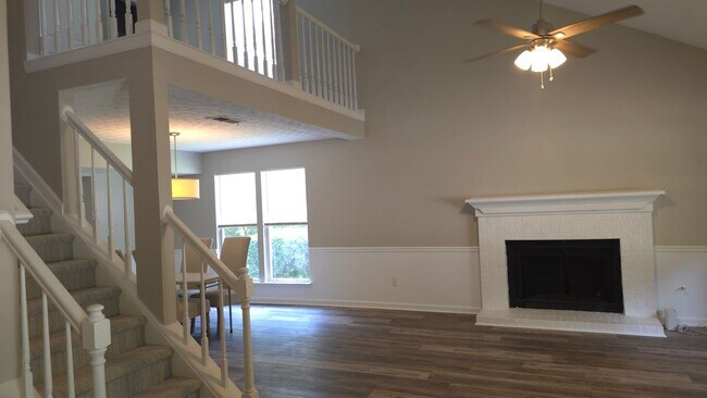 Building Photo - 10480 Summer Creek Dr