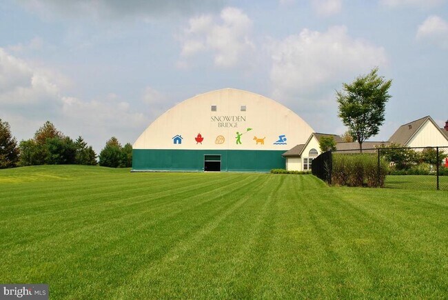 Building Photo - 212 Parkland Dr