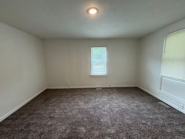 Building Photo - Studio Apartment includes washer / dryer