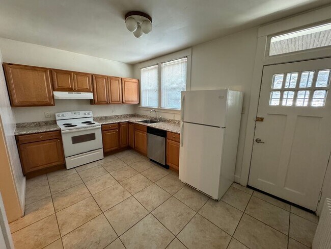 Building Photo - Great two story townhouse in the heart of Squirrel Hill!