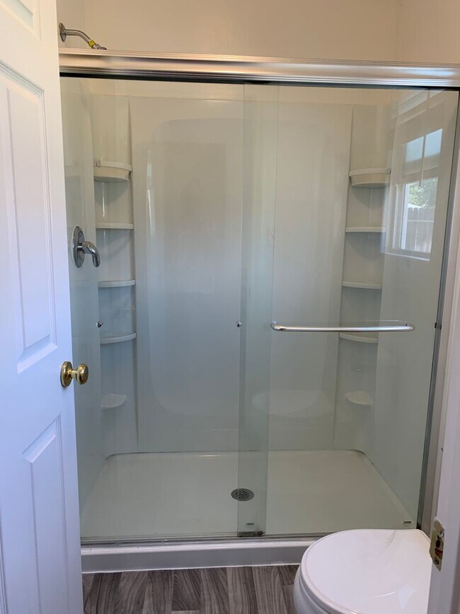 Building Photo - 5404 El Palacio Dr