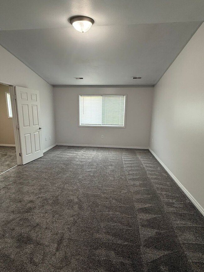 Building Photo - Charming 4-Bed, 2.5-Bath Home with Stylish...