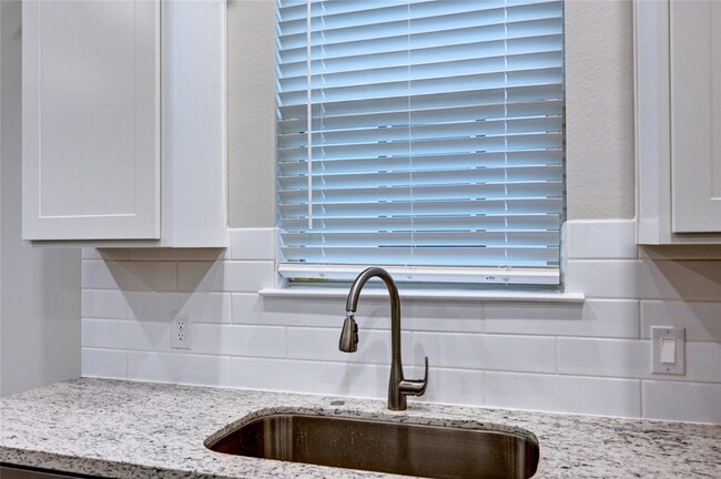 Building Photo - 10196 Barberry St