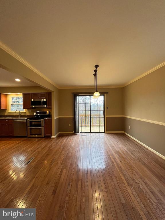 Building Photo - 11 Vandercastel Rd