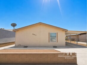 Building Photo - 3-bedroom, 2-bathroom home in West Wellton