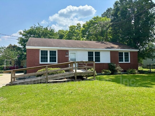 Primary Photo - 418 Dove Pl