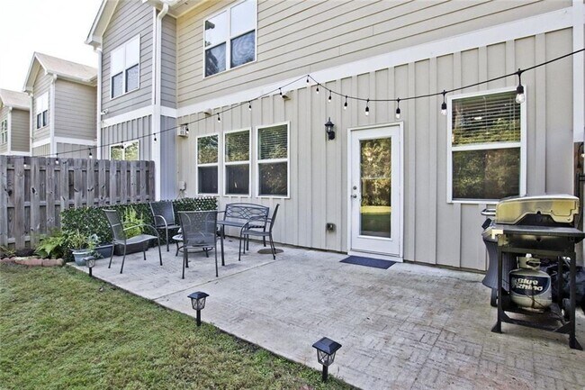 Building Photo - 112 Davina Dr