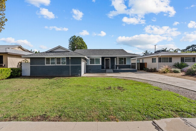 Building Photo - 10144 Gaviota Ave