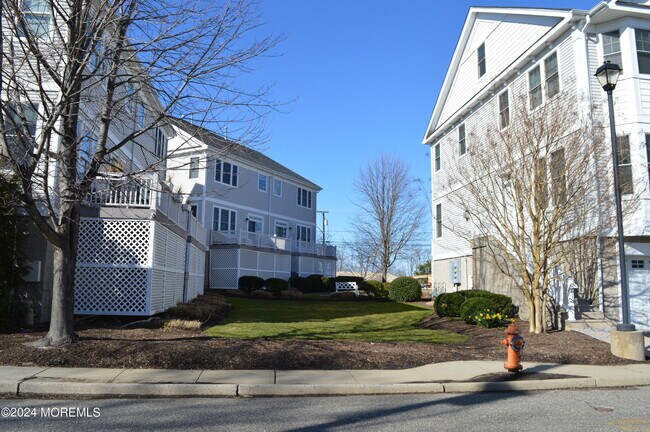 Building Photo - 606 Park Ave