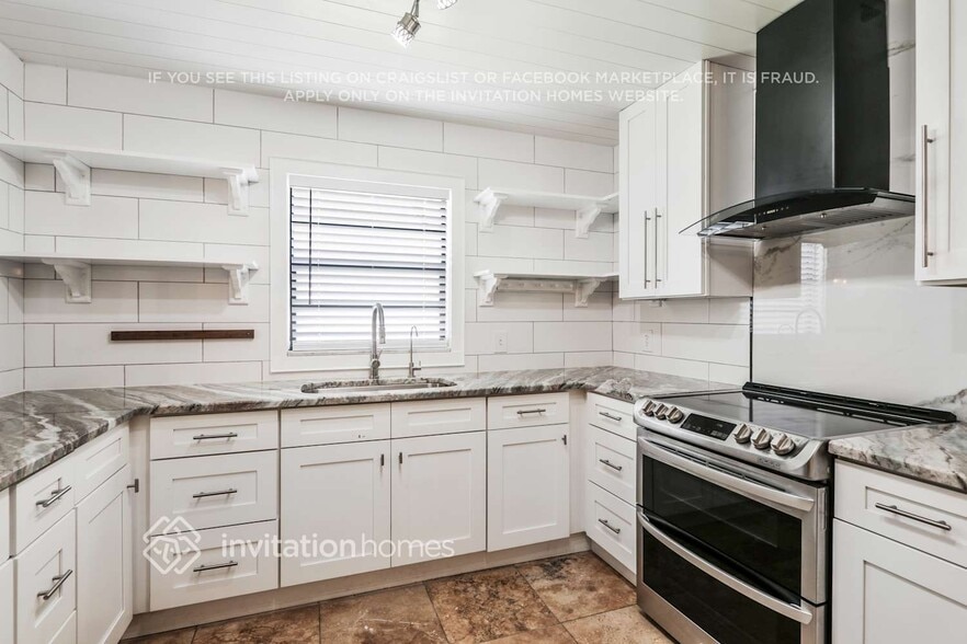 Building Photo - 6708 Commodore Way