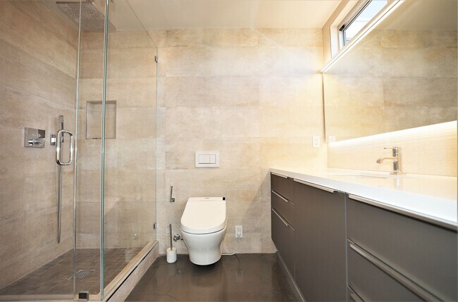 Building Photo - Stunning Mid-Century Modern 3 Bed/ 2 Bath ...