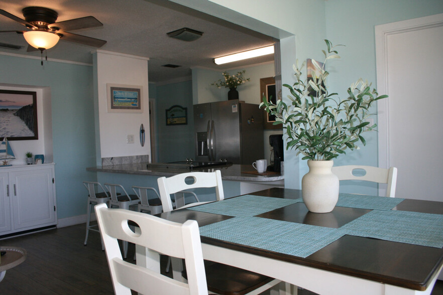 Building Photo - 4000 Gulf Terrace Dr