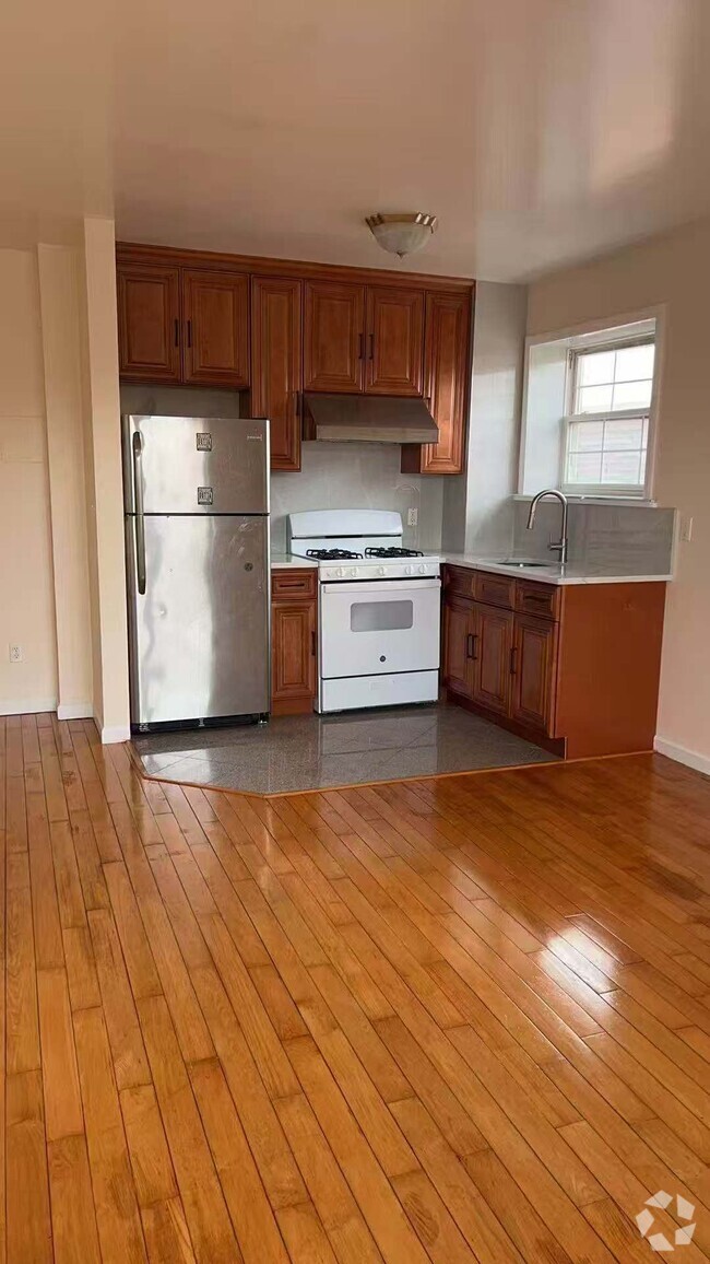 Building Photo - 1418 117th St