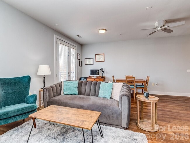 Building Photo - 1101 W 1st St