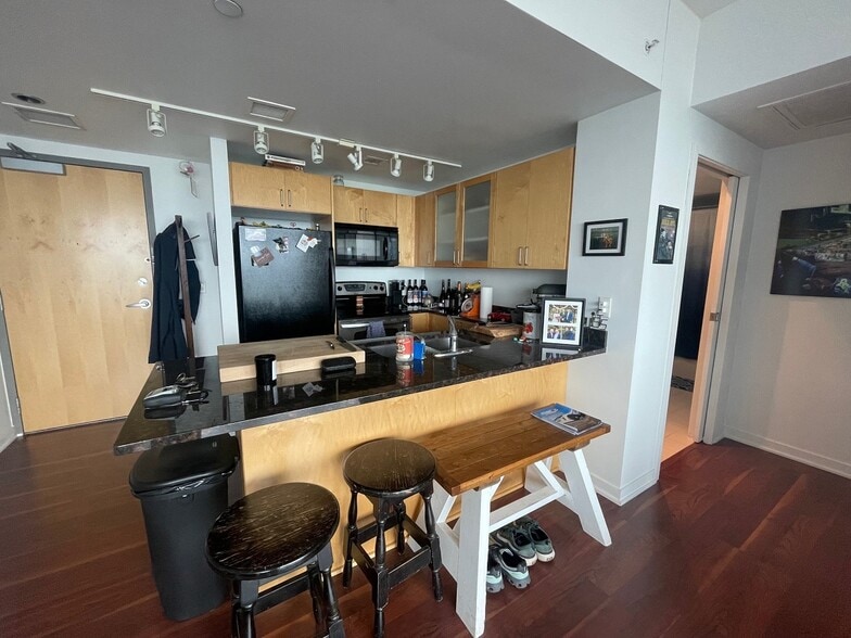 Building Photo - 8151 33rd Ave S