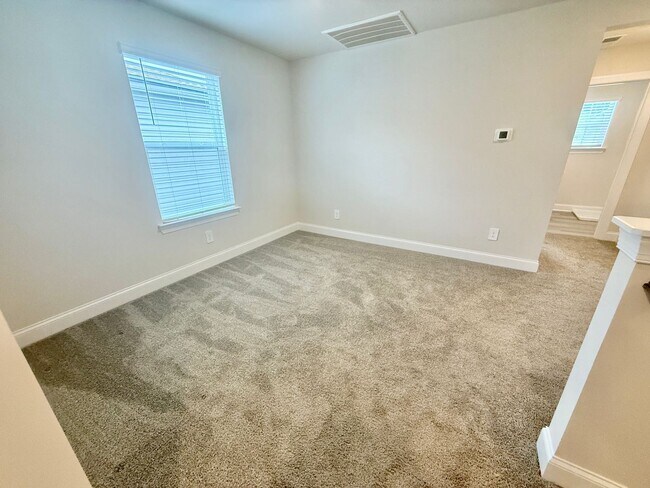 Building Photo - 3 Bed 2.5 Bath House with Garage in Hermitage $2500/mo