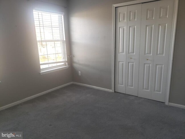 Building Photo - 5002 Essex Ln