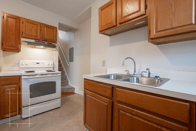 Building Photo - Single Family Home Available Now!