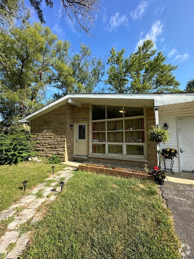 Building Photo - 3 Bedroom 1.5 Bath House in West Lafayette