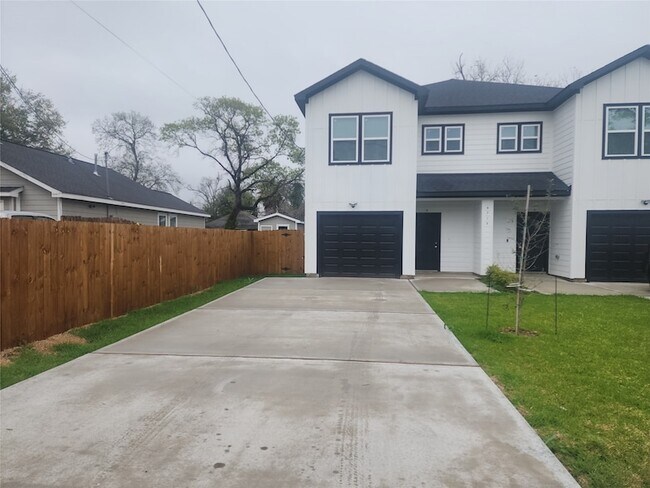 Building Photo - 6719 Roanoke St