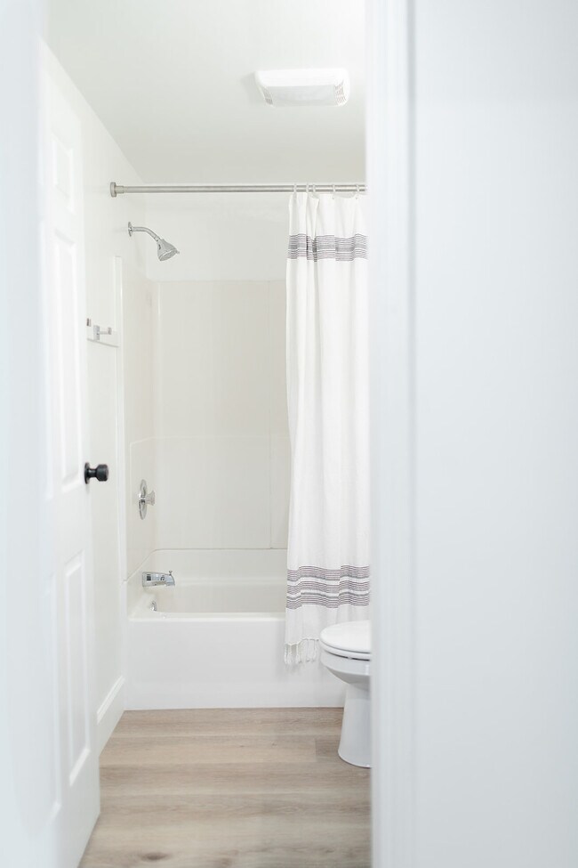 Building Photo - 1745 State St