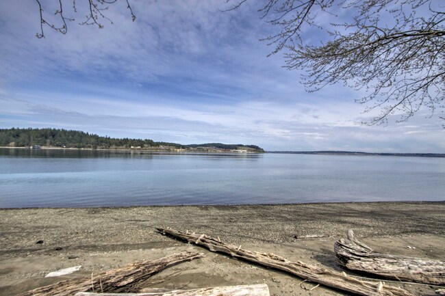 Building Photo - Waterfront Studio on Anderson Island