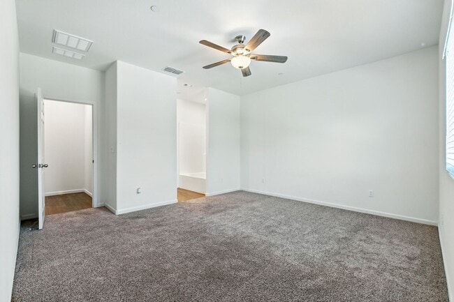 Building Photo - Modern, solar-ready, 3 bed / 2 bath House ...