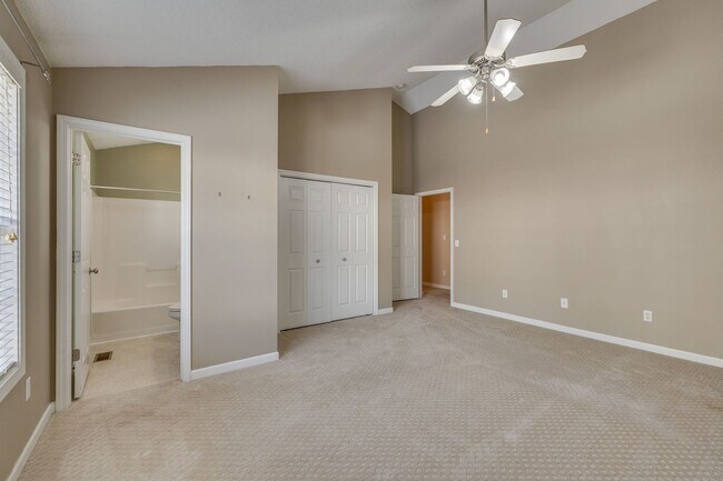 Building Photo - 2 br/ 2.5 bath condo in Johnson City TN