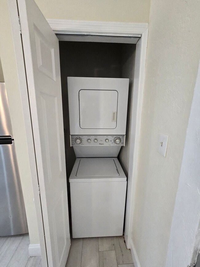 Building Photo - CHARMING 2 BEDROOM 1 BATH APARTMENT HOME - $500 OFF FIRST MONTH RENT!