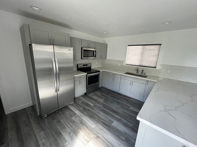 Building Photo - R00241