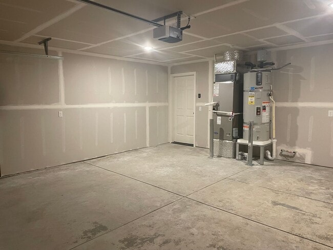 Building Photo - Single Level Freeland Home and Pet Friendly!