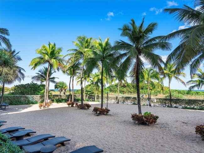 Building Photo - 9172 Collins Ave