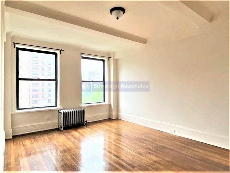 Building Photo - 77 W 104th St