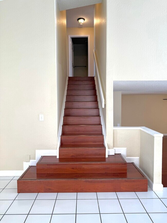 Building Photo - 18292 Clear Brook Cir