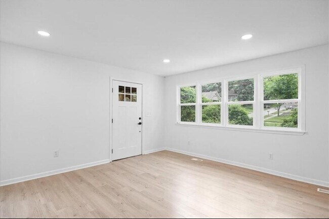 Building Photo - 1303 Homer Ave