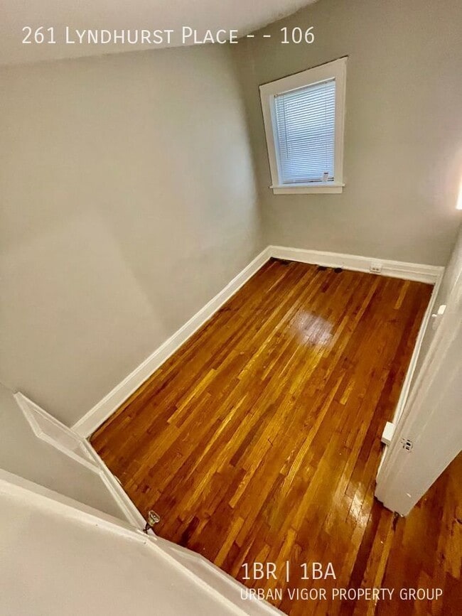 Building Photo - 261 Lyndhurst Pl