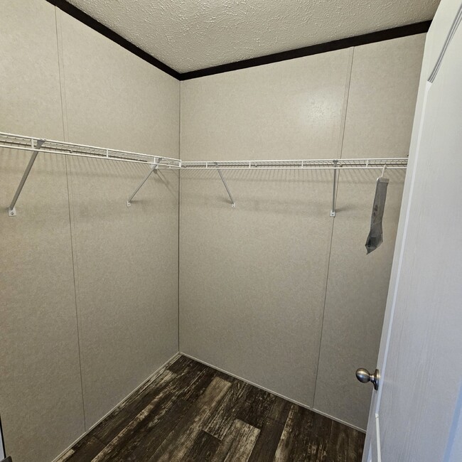 Building Photo - 3-bedroom, 2-bathroom, 960 square feet of ...