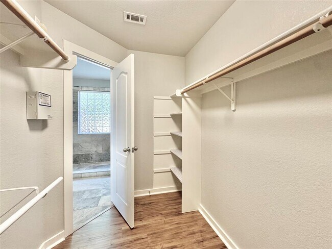 Building Photo - 311 Glen Valley Lane