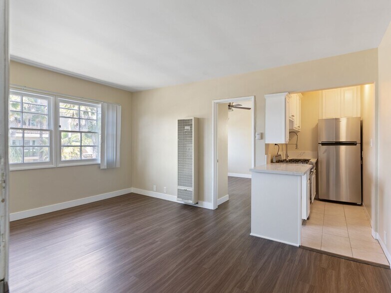 Primary Photo - 1620 E Appleton St