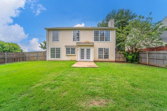 Building Photo - Spacious 4-Bedroom Home Across from the Pa...