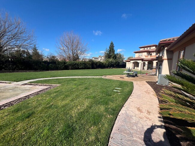 Building Photo - Extremely rare Fair Oaks Ranch executive r...