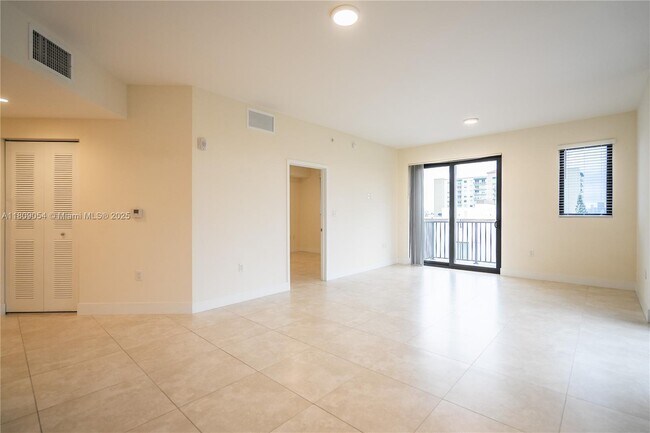 Building Photo - 1091 Galiano St