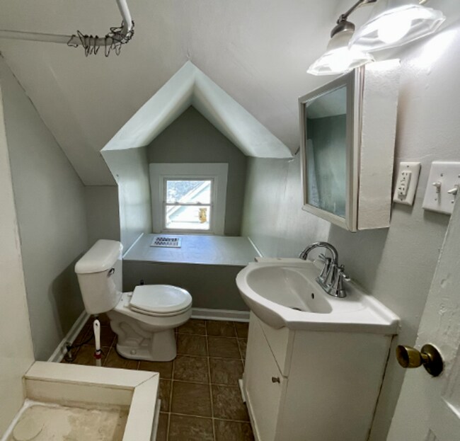 Building Photo - One of a Kind 3 bedroom, 2 bathroom Historic Home in Greensboro!