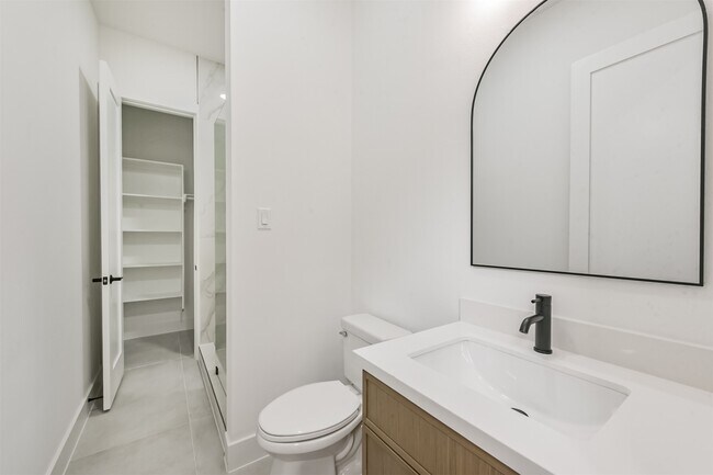 Building Photo - 3810 Ennis St