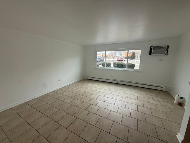 Building Photo - 9575 Maple Dr