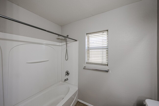 Building Photo - Welcome to this spacious 4 bedroom, 2.5 ba...