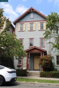 Building Photo - 2027 Tsushima St