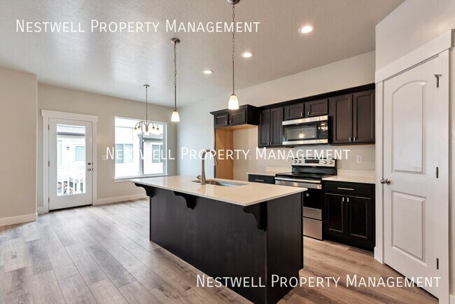 Building Photo - 1562 W State Rd